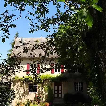 Hébergement de vacances Sous Les Deux Arbres *